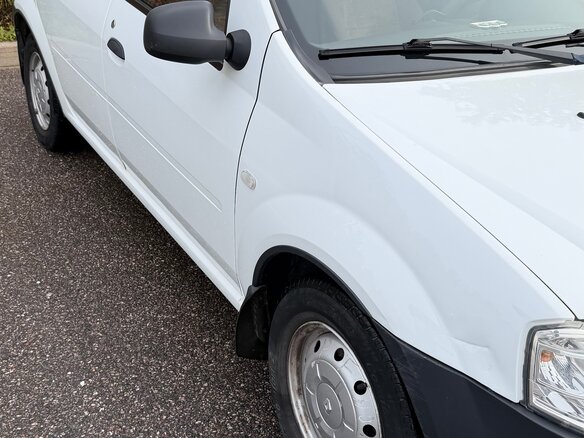 2011 Renault Logan I Рестайлинг, белый, 400000 рублей - вид 1