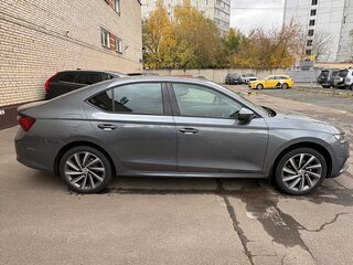 2021 Skoda Octavia IV (A8), серый, 2600000 рублей, вид 5