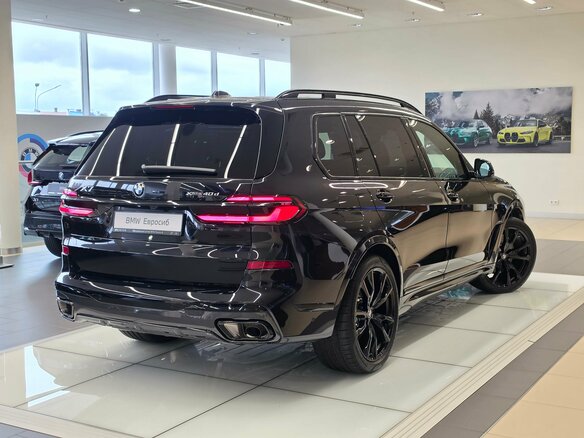 2026 BMW X7 40d I (G07) Рестайлинг, чёрный, 17440000 рублей - вид 3