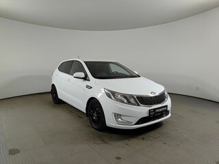 2013 Kia Rio 5-speed III, белый, 725000 рублей, вид 3