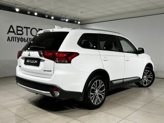 2018 Mitsubishi Outlander III Рестайлинг 2, белый, 1789000 рублей, вид 2