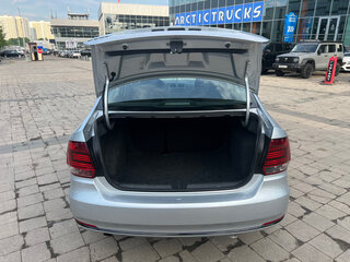 2016 Volkswagen Polo V Рестайлинг, серебристый, 990000 рублей, вид 5