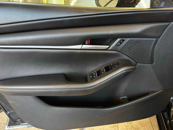 2022 Mazda 3 IV (BP), чёрный, 2147000 рублей - вид 7