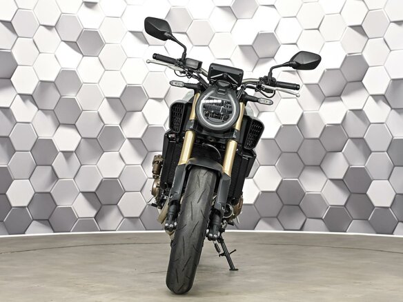 2024 Honda CB 650R, серый, 1199000 рублей - вид 4