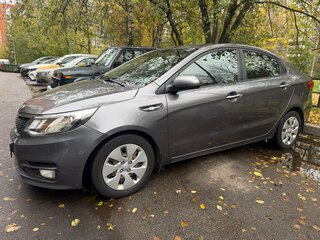 2017 Kia Rio III Рестайлинг, серый, 690000 рублей, вид 1