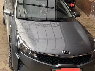 2021 Kia Rio IV Рестайлинг, серый, 1750000 рублей, вид 1