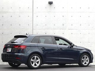 2023 Audi A3 Sportback 35 TFSI IV (8Y), синий, 1379009 рублей, вид 5
