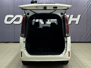 2017 Toyota Noah III (R80) Рестайлинг, белый, 2049000 рублей, вид 5