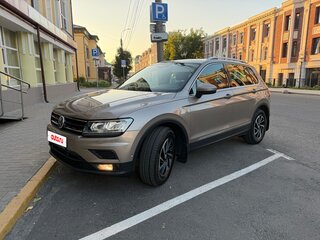 2018 Volkswagen Tiguan II, бежевый, 2400000 рублей, вид 2