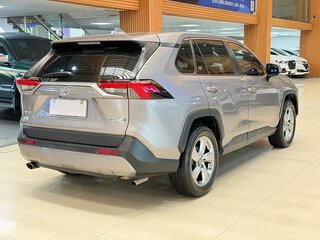 2022 Toyota RAV4 V (XA50), серый, 3577000 рублей, вид 4