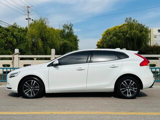 2019 Volvo V40 II Рестайлинг, белый, 1050000 рублей, вид 4