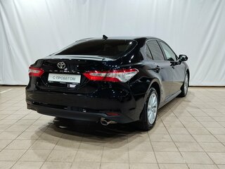 2021 Toyota Camry VIII (XV70) Рестайлинг, чёрный, 2990000 рублей, вид 4