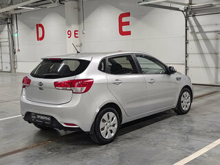 2015 Kia Rio III Рестайлинг, серебристый, 780000 рублей, вид 5