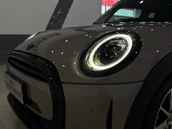 2022 Mini Hatch Cooper III (F55/F56) Рестайлинг 2, серый, 1980000 рублей - вид 13
