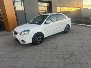 2009 Kia Rio II Рестайлинг, белый, 600000 рублей, вид 5