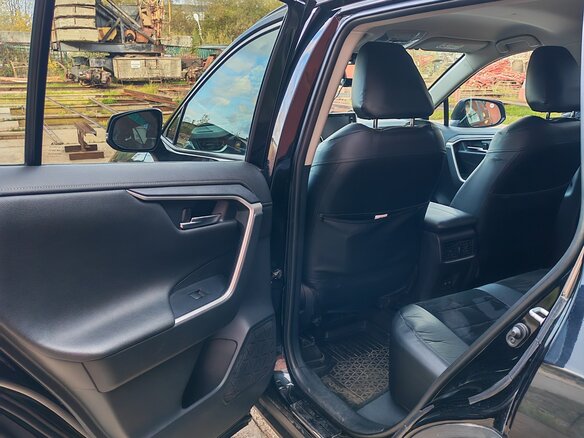 2020 Toyota RAV4 V (XA50), чёрный, 2980000 рублей - вид 6