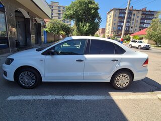 2018 Volkswagen Polo V Рестайлинг, белый, 1190000 рублей, вид 3