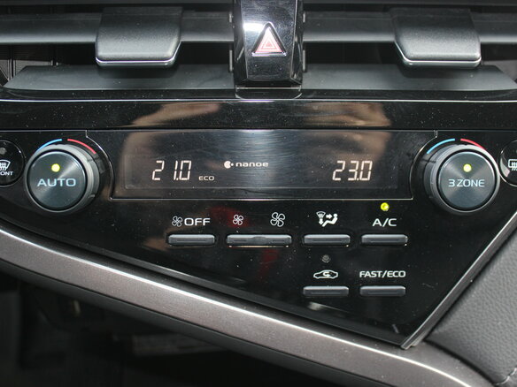 2021 Toyota Camry VIII (XV70), чёрный - вид 26