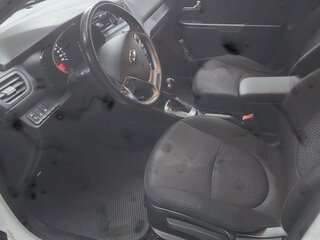 2015 Kia Rio III Рестайлинг, белый, 900000 рублей, вид 5