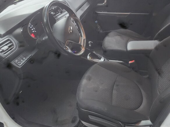2015 Kia Rio III Рестайлинг, белый, 900000 рублей - вид 4
