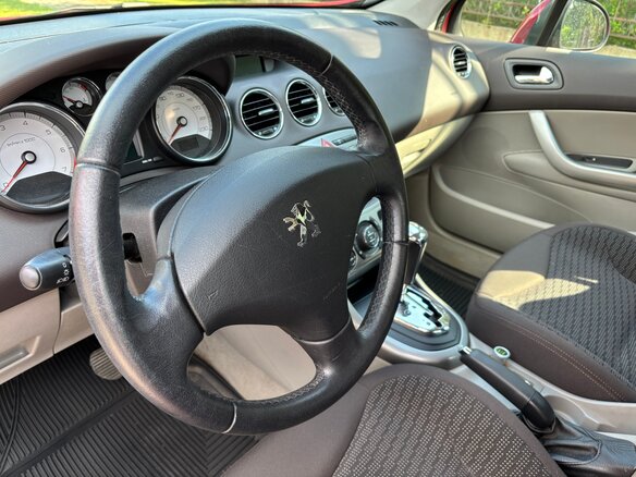 2008 Peugeot 308 I, красный - вид 5