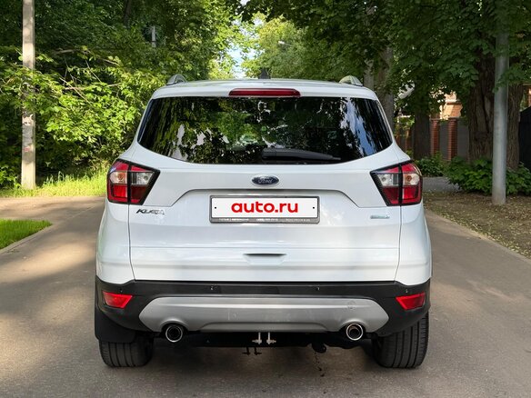 2017 Ford Kuga II Рестайлинг, белый - вид 2