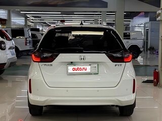2022 Honda Fit IV Рестайлинг, белый, 1230000 рублей, вид 3