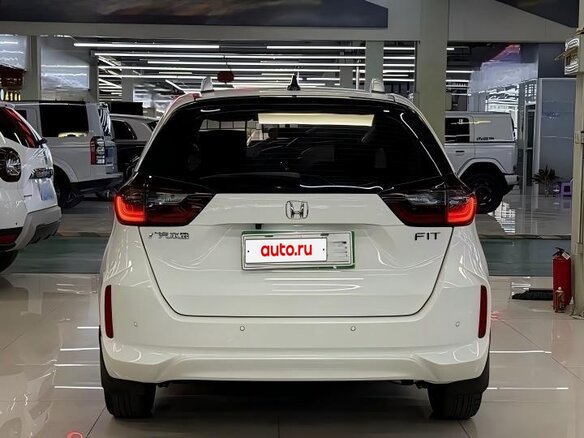 2022 Honda Fit IV Рестайлинг, белый, 1230000 рублей - вид 2