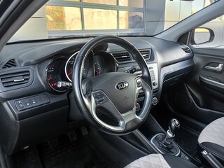 2016 Kia Rio III Рестайлинг, чёрный, 998000 рублей, вид 5