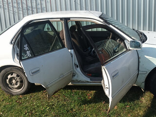 1997 Toyota Corolla VIII (E110) Рестайлинг, белый, 350000 рублей, вид 4