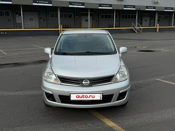 2011 Nissan Tiida I Рестайлинг, серый, 750000 рублей - вид 1