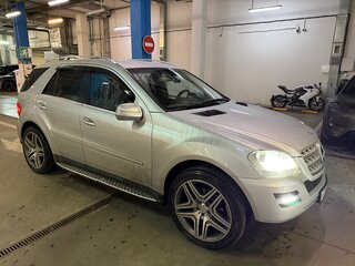 2008 Mercedes-Benz M-Класс 350 II (W164) Рестайлинг, серебристый, 1100000 рублей, вид 1