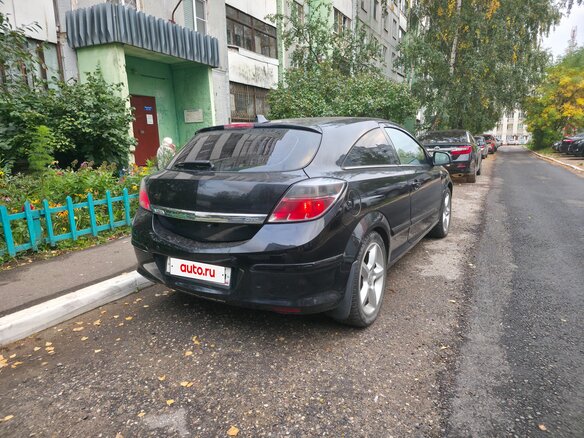 2010 Opel Astra GTC H Рестайлинг, чёрный - вид 2