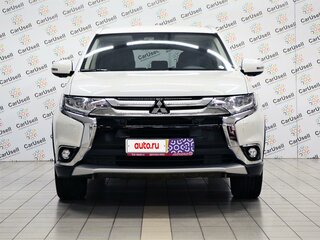 2018 Mitsubishi Outlander III Рестайлинг 3, белый, 3200000 рублей, вид 2