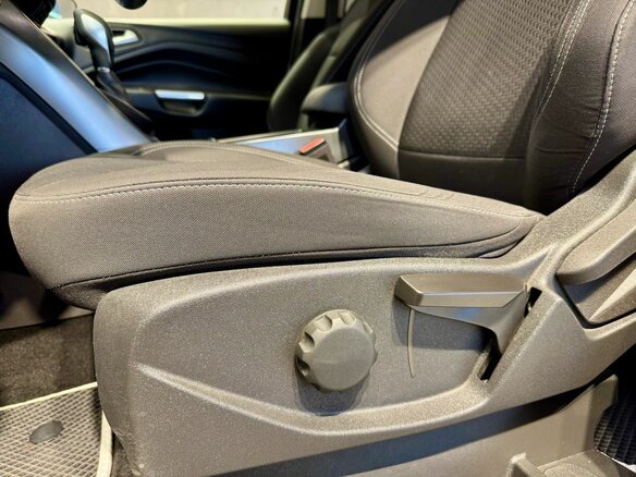 2017 Ford Kuga II Рестайлинг, белый, 1630000 рублей - вид 15