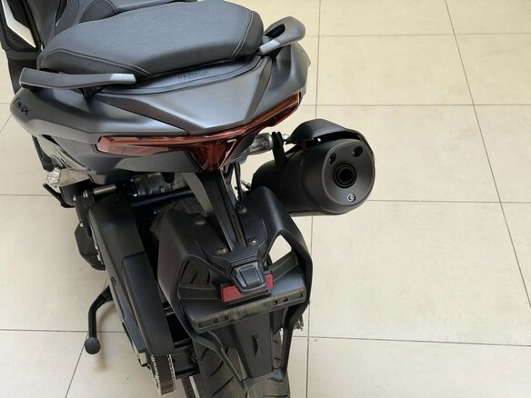2026 Yamaha TMAX, серый, 1600000 рублей - вид 9