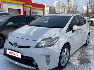 2012 Toyota Prius III Рестайлинг (XW30), белый, 950000 рублей, вид 1