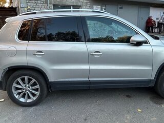 2011 Volkswagen Tiguan I Рестайлинг, серебристый, 1150000 рублей, вид 2