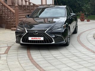 2024 Lexus ES 300h VII Рестайлинг, чёрный, 7090000 рублей, вид 3