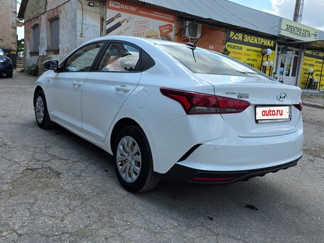 2021 Hyundai Solaris II Рестайлинг, белый, 1300000 рублей, вид 2
