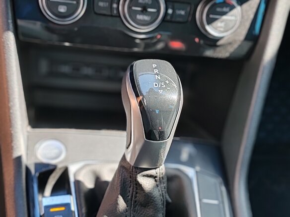 2019 Volkswagen Tiguan II, коричневый, 2199000 рублей - вид 9