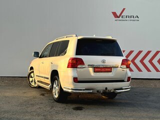 2015 Toyota Land Cruiser 200 Series Рестайлинг 1, белый, 4060000 рублей, вид 3