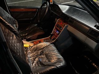 1993 Mercedes-Benz W124 220, чёрный, 320000 рублей, вид 5