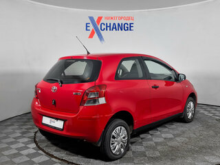 2010 Toyota Yaris II Рестайлинг, красный, 488000 рублей, вид 5