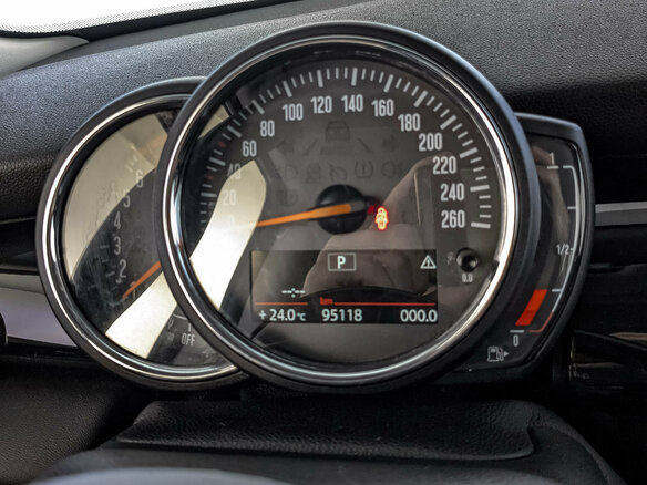 2020 Mini Hatch Cooper III (F55/F56) Рестайлинг, серый - вид 12