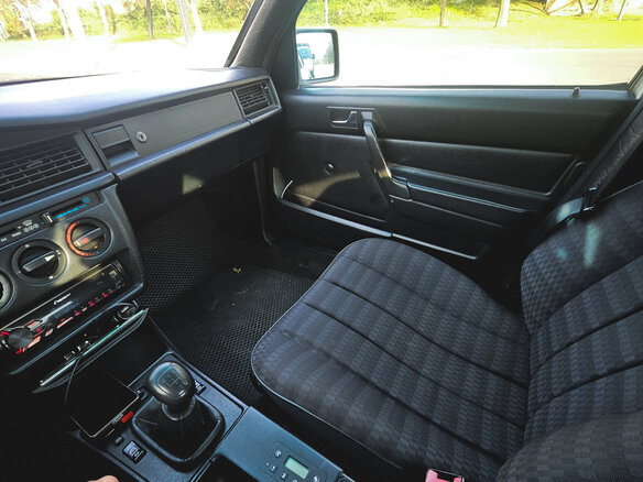 1993 Mercedes-Benz 190 (W201), серый, 700000 рублей - вид 7