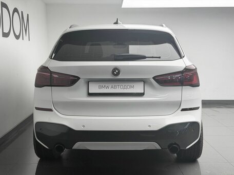 2018 BMW X1 20i xDrive II (F48), белый, 2731000 рублей, вид 3