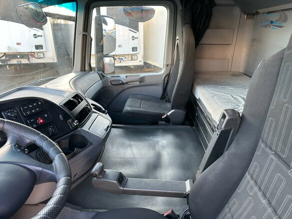 2017 Mercedes-Benz Actros, красный, 4200000 рублей - вид 18