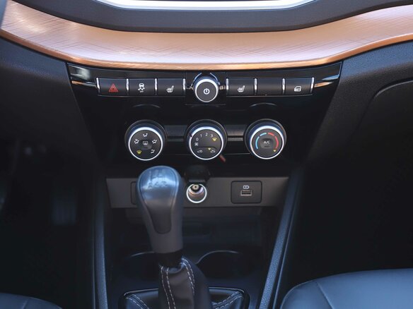 2024 Lada (ВАЗ) Vesta Cross I Рестайлинг (NG), белый - вид 15