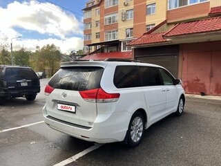 2013 Toyota Sienna III, белый, 2300000 рублей, вид 3